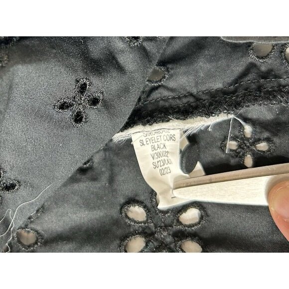 Gap Eyelet Flutter Sleeve Tank Top Women’s Sz L Black Buttons Cottagecore - Picture 7 of 7